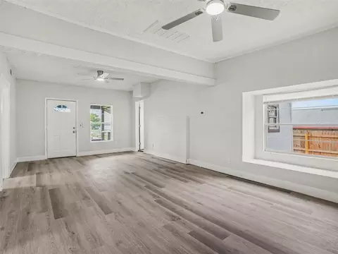 Living - 827 Avenue O SW, Winter Haven, FL 33880 photo 2 of 4