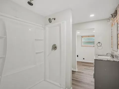 Bath - 827 Avenue O SW, Winter Haven, FL 33880 photo 2 of 2