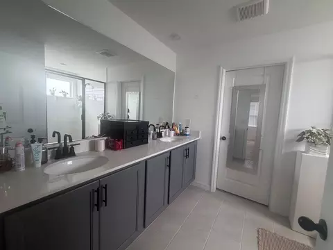 Bath - 2473 Zuni Rd, Saint Cloud, FL 34769 photo 2 of 3