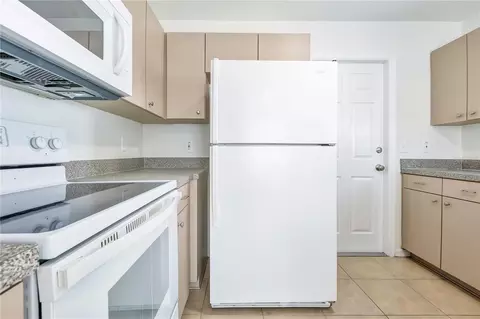 Kitchen - 10332 Summerview Cir, Riverview, FL 33578 photo 1 of 2