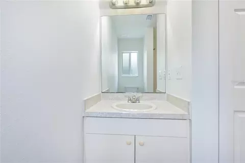 Bath - 10332 Summerview Cir, Riverview, FL 33578 photo 2 of 3