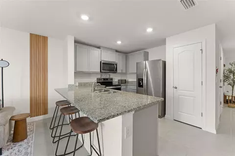 Kitchen - 2834 Brie Hammock Bnd, Saint Cloud, FL 34773 photo 4 of 4
