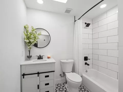 Bath - 1 Cunningham Ln, Debary, FL 32713 photo 6 of 8