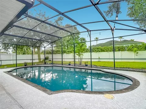 Exterior - 5028 Coveview Dr, Saint Cloud, FL 34771 photo 7 of 10