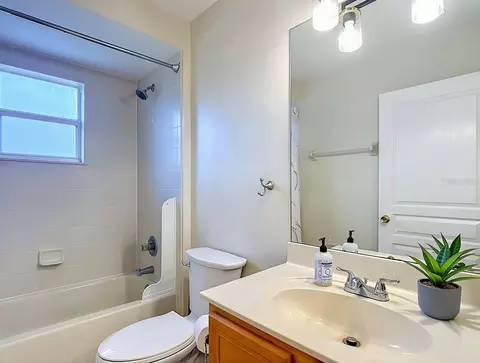 Bath - 5028 Coveview Dr, Saint Cloud, FL 34771 photo 3 of 6