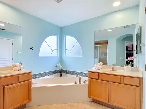 Bath - 5028 Coveview Dr, Saint Cloud, FL 34771 photo 2 of 6