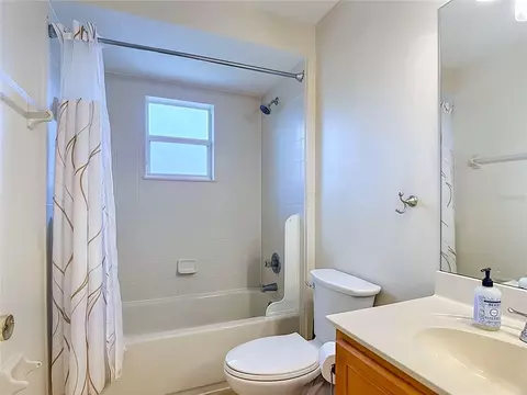 Bath - 5028 Coveview Dr, Saint Cloud, FL 34771 photo 4 of 6