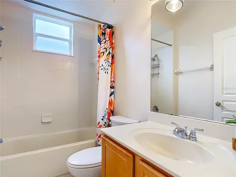 Bath - 5028 Coveview Dr, Saint Cloud, FL 34771 photo 5 of 6