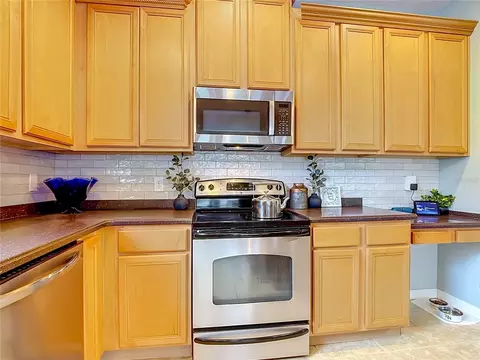 Kitchen - 5028 Coveview Dr, Saint Cloud, FL 34771 photo 3 of 5