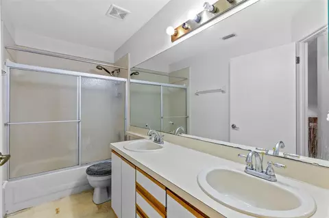 Bath - 2704 Estep Ct, Ocoee, FL 34761 photo 3 of 3