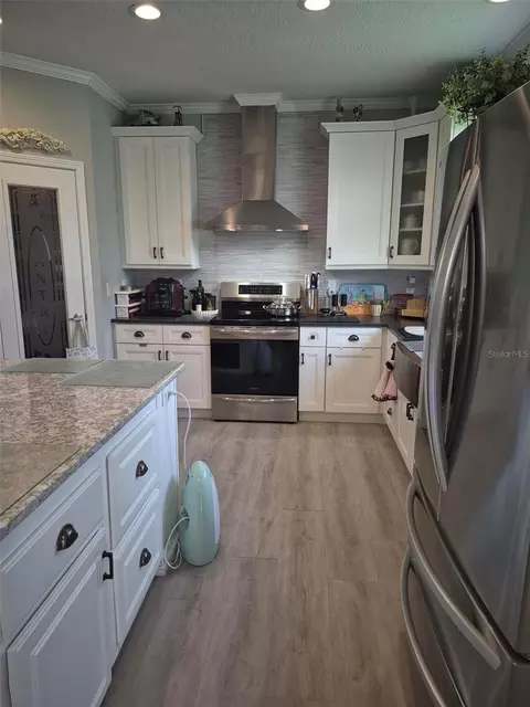Kitchen - 2710 61st St E, Bradenton, FL 34208 photo 2 of 3