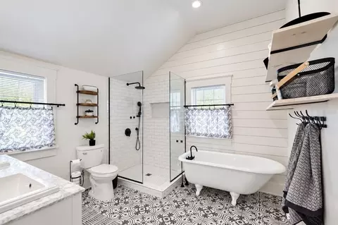 Bath - 1901 10th St, Saint Cloud, FL 34769 photo 1 of 3