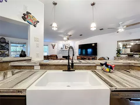 Kitchen - 21320 Paradise Way, Eustis, FL 32736 photo 6 of 11