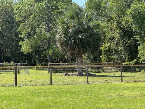 Exterior - 21320 Paradise Way, Eustis, FL 32736 photo 5 of 30
