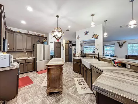 Kitchen - 21320 Paradise Way, Eustis, FL 32736 photo 5 of 11