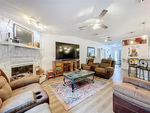 Living - 21320 Paradise Way, Eustis, FL 32736 photo 4 of 5