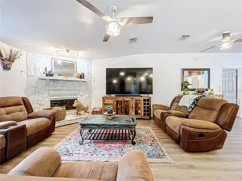 Living - 21320 Paradise Way, Eustis, FL 32736 photo 3 of 5