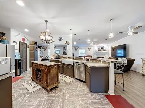 Kitchen - 21320 Paradise Way, Eustis, FL 32736 photo 4 of 11