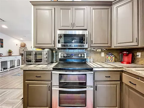 Kitchen - 21320 Paradise Way, Eustis, FL 32736 photo 8 of 11