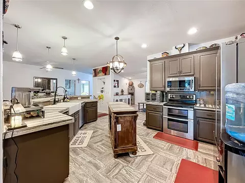Kitchen - 21320 Paradise Way, Eustis, FL 32736 photo 2 of 11