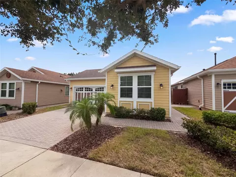 394 Alcove Dr, Groveland, FL 34736