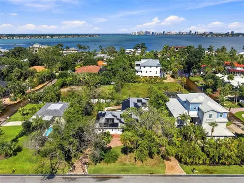 617 Siesta Dr, Sarasota, FL 34242