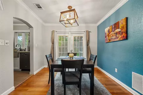 Dining - 2005 E Marks St, Orlando, FL 32803 photo 1 of 2