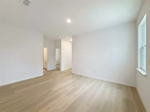 Living - 106 Fruitwood Ave, Eustis, FL 32726 photo 4 of 9
