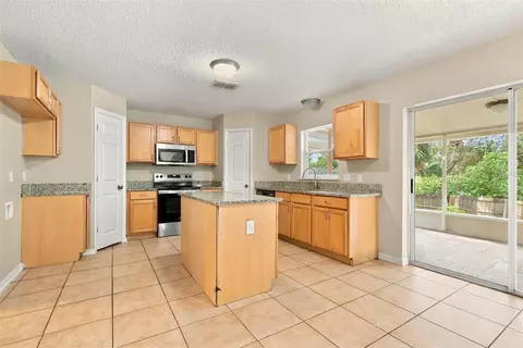 Kitchen - 2228 Sandridge Cir, Eustis, FL 32726 photo 2 of 2