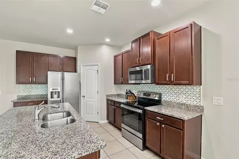 Kitchen - 1135 Garrett Gilliam Dr, Ocoee, FL 34761 photo 4 of 8