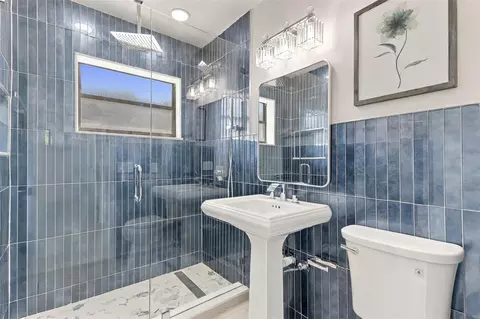 Bath - 356 W Exeter St, Satellite Beach, FL 32937 photo 1 of 3