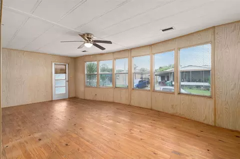 Living - 137 Pine Tree Dr, Debary, FL 32713 photo 2 of 7
