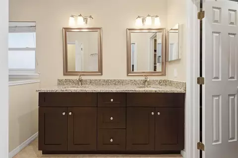 Bath - 7709 Apple Tree Cir, Orlando, FL 32819 photo 1 of 5