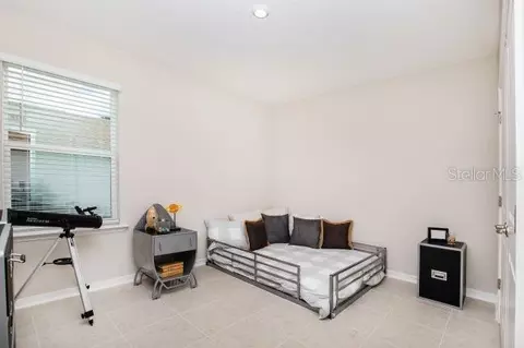 Bedroom - 15163 Scaup Duck Ave, Weeki Wachee, FL 34614 photo 3 of 4