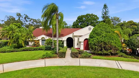 1008 Royal Birkdale Dr, Tarpon Springs, FL 34688