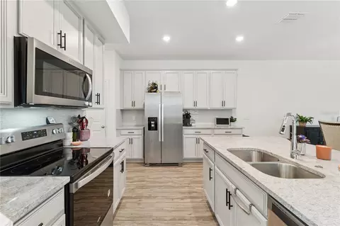 Kitchen - 2356 Shadowland Loop, Winter Park, FL 32792 photo 3 of 3