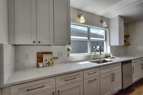 Kitchen - 3025 Sandstone Dr, Saint Cloud, FL 34772 photo 4 of 4
