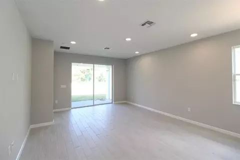 Living - 1308 Hyde St, Saint Cloud, FL 34771 photo 4 of 5
