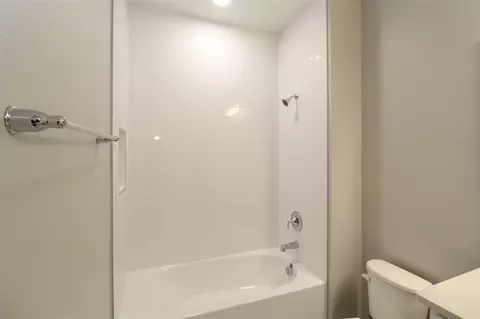 Bath - 1308 Hyde St, Saint Cloud, FL 34771 photo 3 of 3