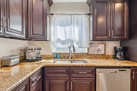Kitchen - 2614 Fairview Ave, Seffner, FL 33584 photo 3 of 4