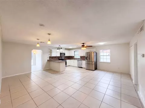 Living - 904 Spring Creek Dr, Ocoee, FL 34761 photo 3 of 4