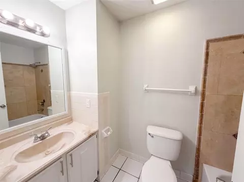 Bath - 904 Spring Creek Dr, Ocoee, FL 34761 photo 2 of 5
