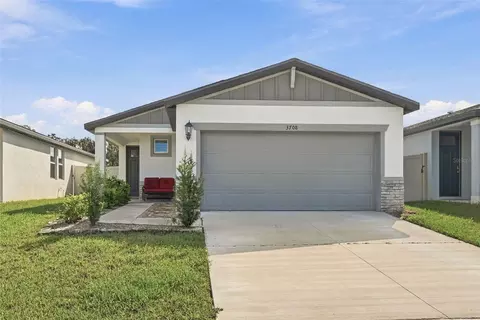 3708 Radiant Mountain Dr, Plant City, FL 33565