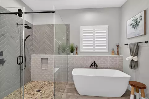 Bath - 34449 Parkview Ave, Eustis, FL 32736 photo 3 of 7