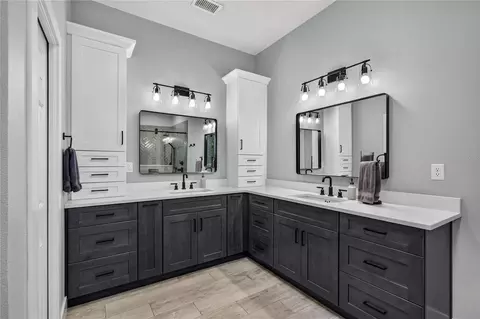 Bath - 34449 Parkview Ave, Eustis, FL 32736 photo 1 of 7