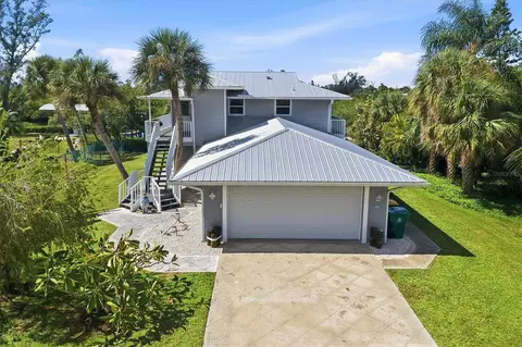 900 Oxford Dr, Englewood, FL 34223