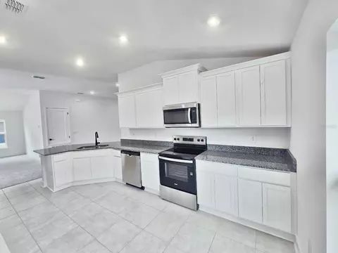 Kitchen - 7672 Bent Tree Loop, Saint Cloud, FL 34773 photo 2 of 2