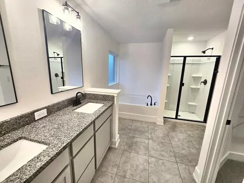 Bath - 7678 Bent Tree Loop, Harmony, FL 34773 photo 1 of 2