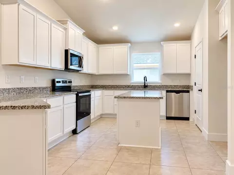 Kitchen - 7702 Bent Tree Loop, Saint Cloud, FL 34773 photo 1 of 2