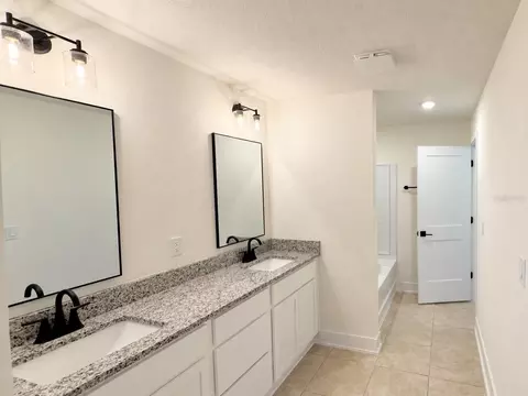 Bath - 7702 Bent Tree Loop, Saint Cloud, FL 34773 photo 2 of 3